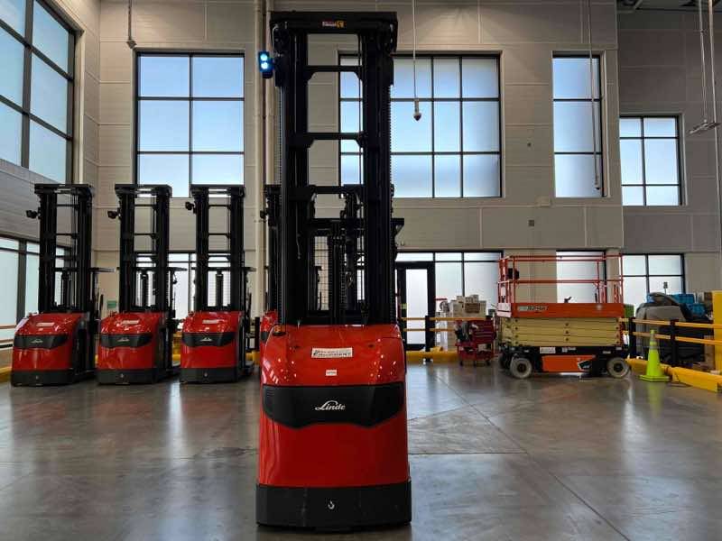 LINDE V15P_5215-WG Electric Order Picker forklift, 3000 capacity, 350 lift height. Serial C25215Y00187, Year 2023.