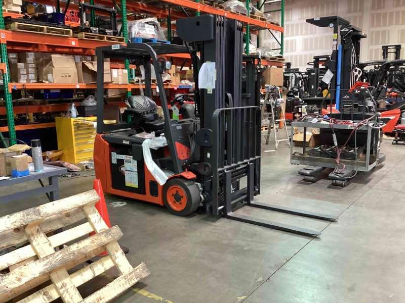 Main Image Linde E20_346-20 Electric Sit Down 3 Wheel, photo 3 of 3