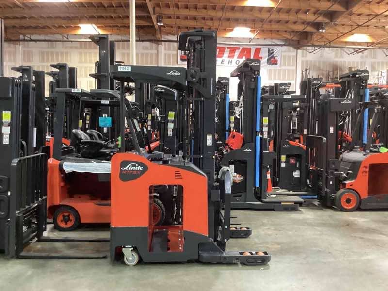 LINDE R17SX_5195 Stand Up Reach forklift, 3500 capacity, 258 lift height. Serial C25195L00158, Year 2022.