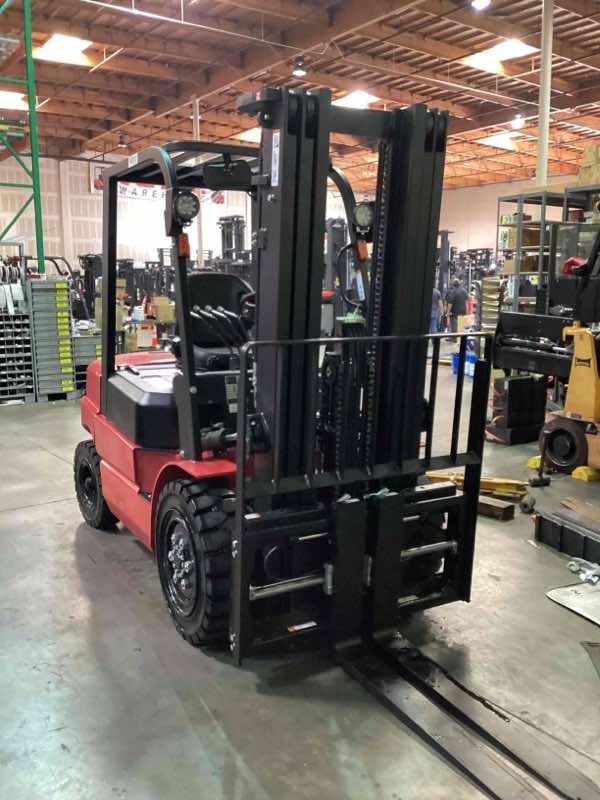 Main Image New 2024 BIG JOE LPE-60_80V Forklift – Lithium Electric Pneumatic, 6000 lb Capacity, 89” Mast, 28 Hours – $39500.00 – Anaheim – View 3