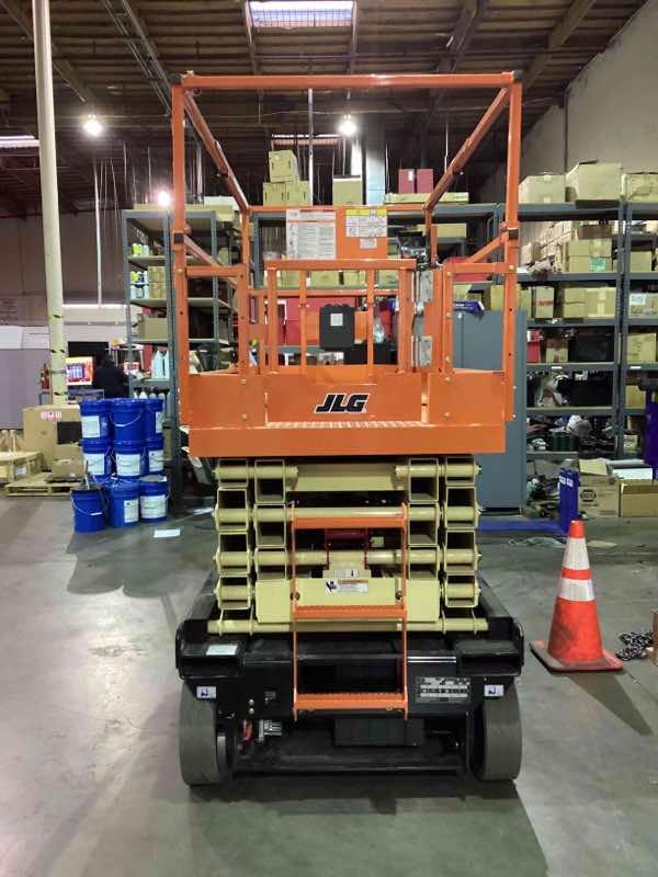 Main Image JLG ES3246 Scissor Lift, photo 4 of 4