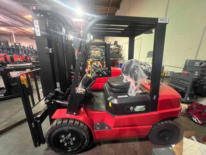 BIG JOE LPE-60_80V Lithium Electric Pneumatic forklift, 6000 capacity, 189 lift height. Serial 131180449, Year 2024.