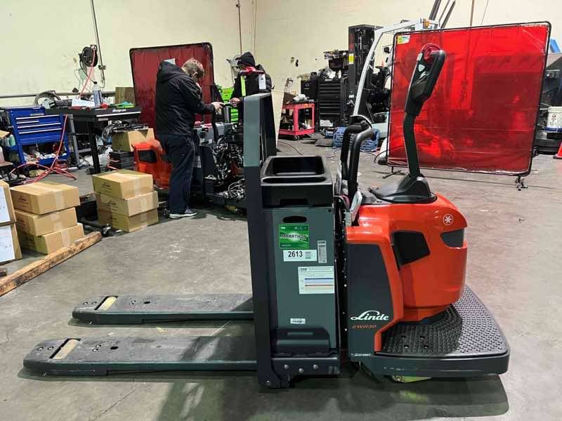 LINDE EWR30_1101-02-27X48-PS Rider Jack forklift, 6000 capacity, 7.75 lift height. Serial FRZ-A11101L00484, Year 2022.