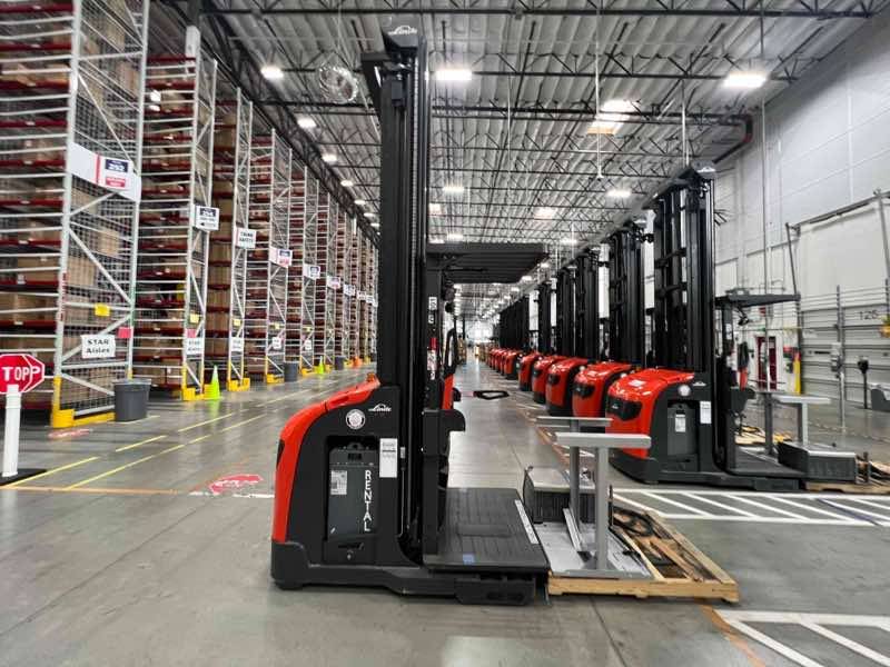 LINDE V15P_5215-WG Electric Order Picker forklift, 3000 capacity, 350 lift height. Serial C25215Y00301, Year 2021.