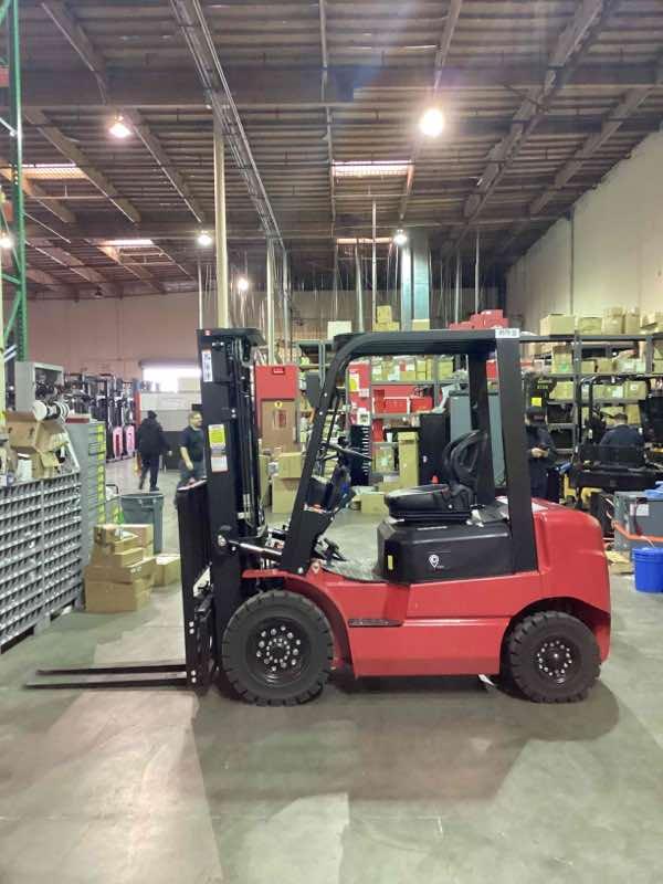 Main Image Used 2023 BIG JOE LPE-50_80V Forklift – Lithium Electric Pneumatic, 5000 lb Capacity, 87.5” Mast, 45 Hours – $39500.00 – Anaheim – View 2