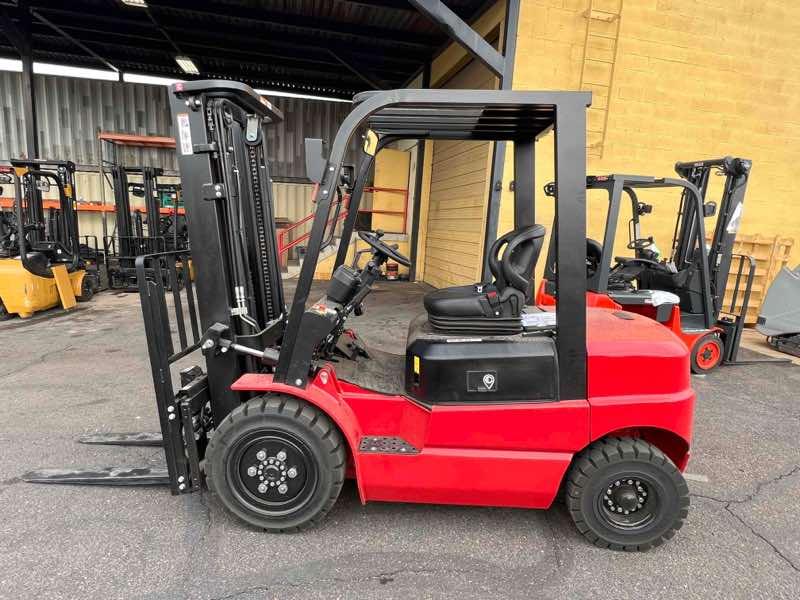 Main Image New 2024 BIG JOE LPE-60_80V Forklift – Lithium Electric Pneumatic, 6000 lb Capacity, 90” Mast, 1 Hours – $39500.00 – Anaheim – View 1