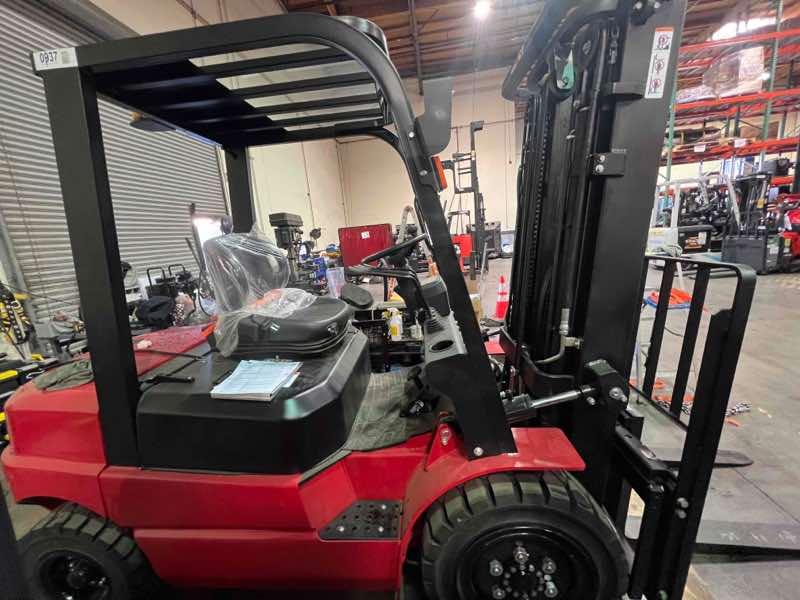 Main Image New 2024 BIG JOE LPE-60_80V Forklift – Lithium Electric Pneumatic, 6000 lb Capacity, 90” Mast, 4 Hours – $39500.00 – Anaheim – View 4