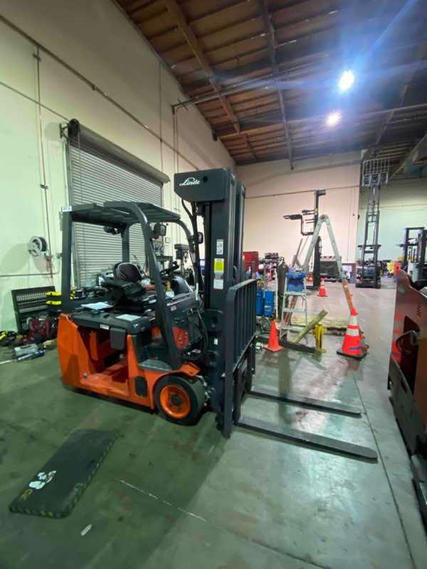 Main Image New 2022 LINDE E20_346-20 Forklift – Electric Sit Down 3 Wheel, 4000 lb Capacity, 89” Mast, 1 Hours – $49500.00 – Anaheim – View 2