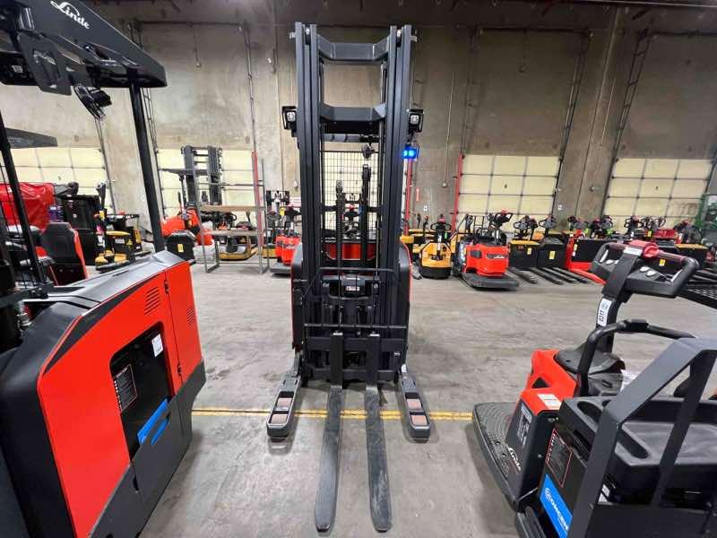 Main Image Used 2022 LINDE R17SX_5195 Forklift – Stand Up Reach, 3500 lb Capacity, 113” Mast, 783.7 Hours – $48500.00 – Phoenix – View 4