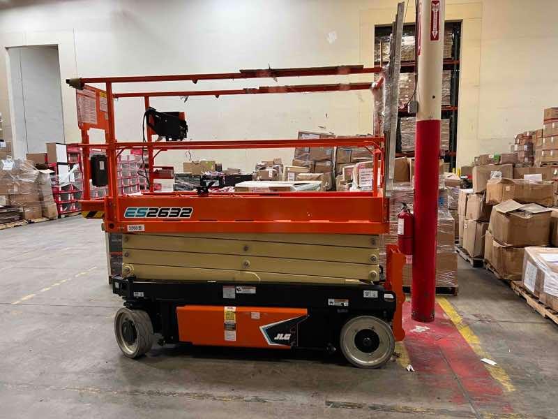 Main Image JLG ES2632 Scissor Lift, photo 3 of 4