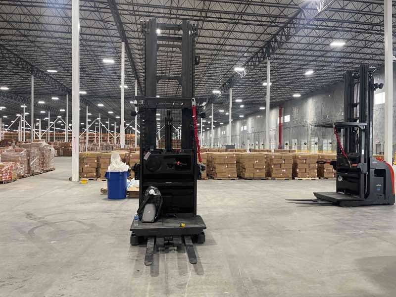 LINDE V15P_5215-WG Electric Order Picker forklift, 3000 capacity, 350 lift height. Serial A11355M00026, Year 2023.