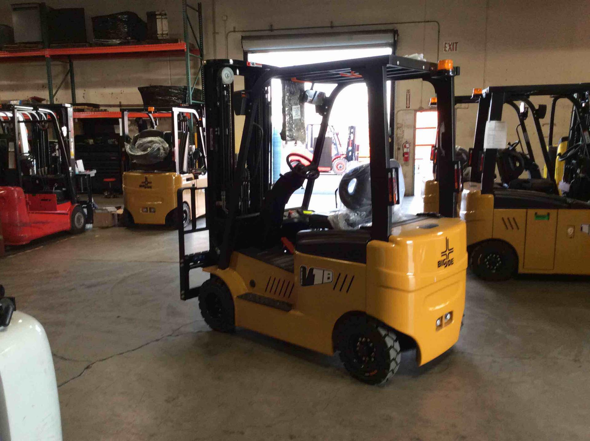 Main Image Big Joe LXE-44 Electric Sit Down 4 Wheel, photo 2 of 5
