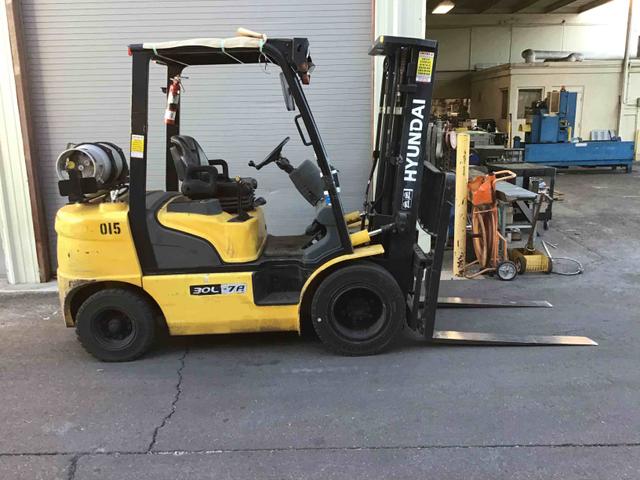 HYUNDAI 30L-7A LPG Pneumatic forklift, 6000 capacity, 185 lift height. Serial HHF09CE0001118, Year 2017.