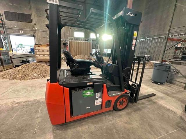 LINDE E25C_1347 Electric Sit Down 4 Wheel forklift, 5000 capacity, 204 lift height. Serial A11347L00109, Year 2022.