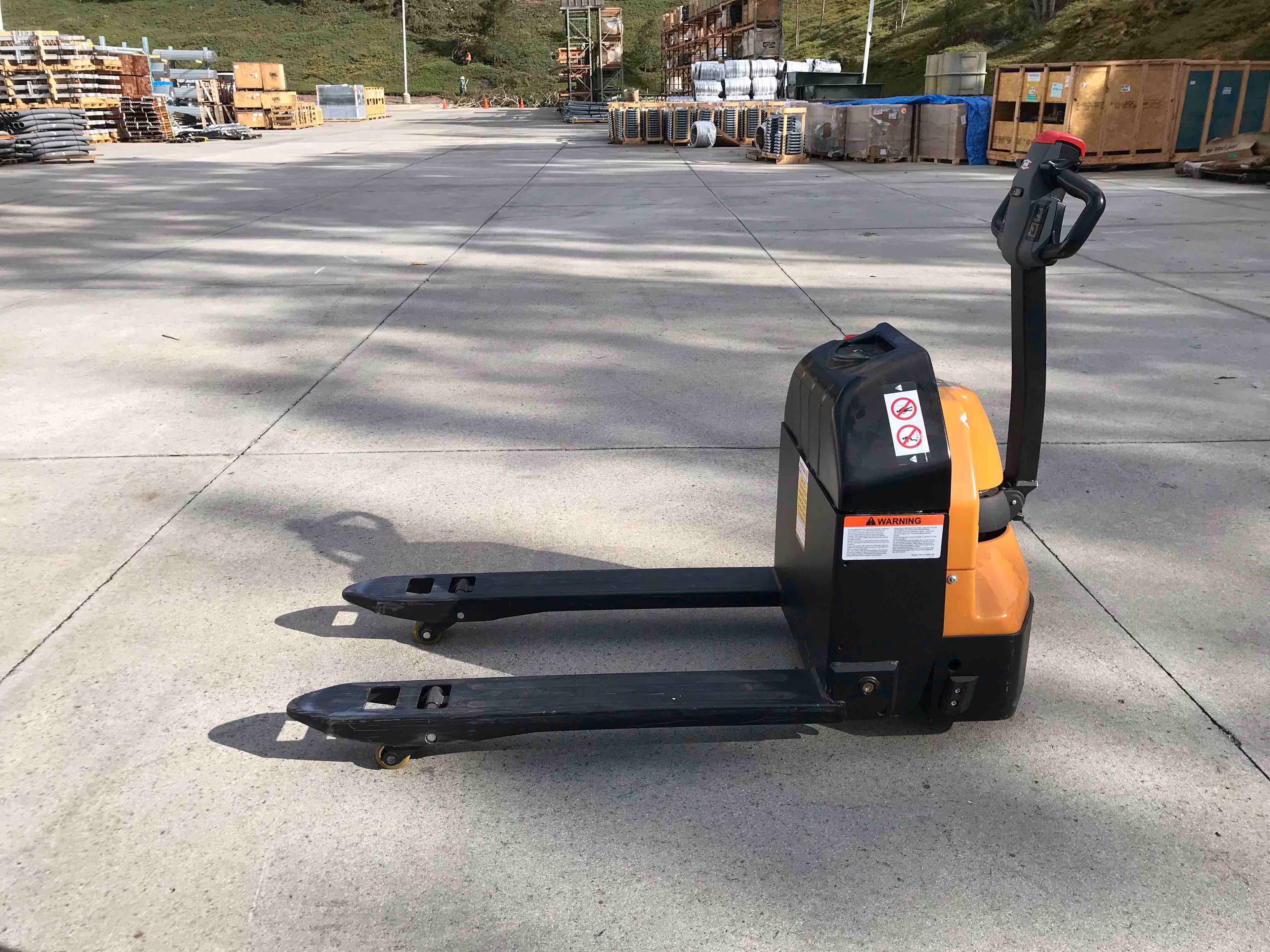 BIG JOE D40-27X45 Walkie Jack forklift, 4000 capacity, 7.5 lift height. Serial 3281801472, Year 2019.