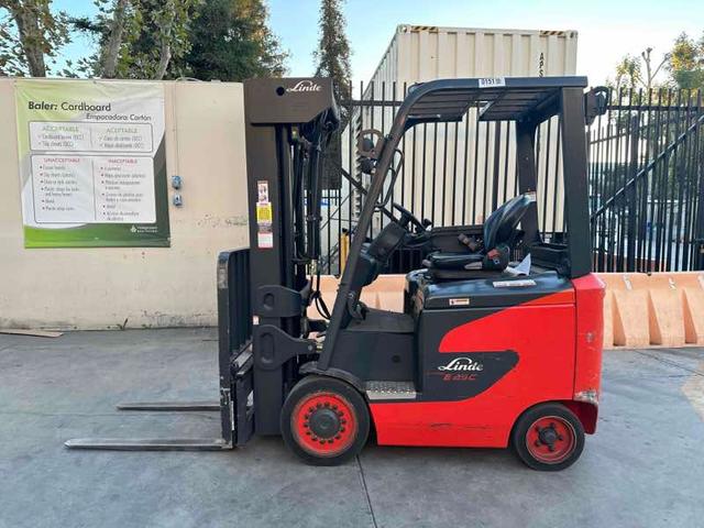 LINDE E25C_1347-FT Electric Sit Down 4 Wheel forklift, 5000 capacity, 258 lift height. Serial A11347L00151, Year 2022.