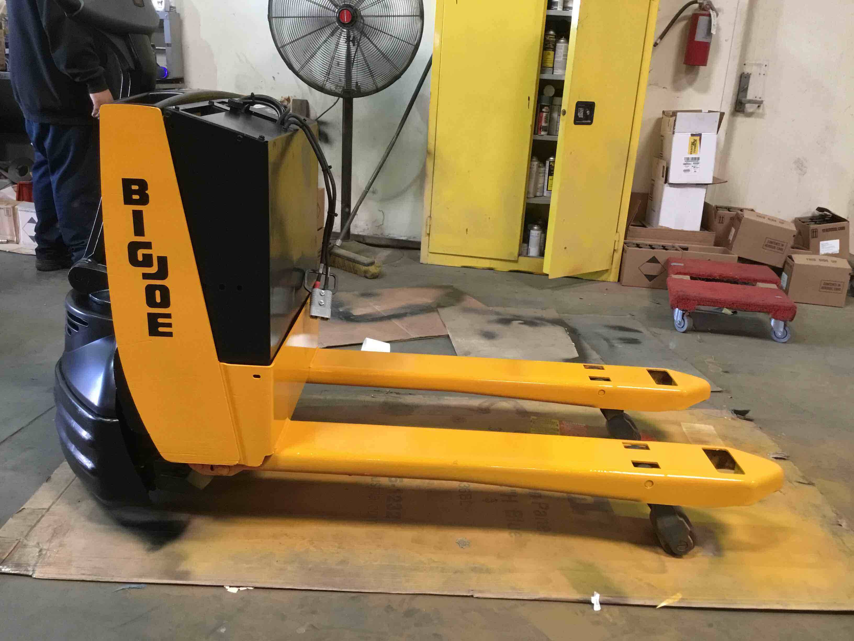 RAYMOND 102TF45L Walkie Jack forklift, 4500 capacity, 7.75 lift height. Serial 102-14-33556, Year 2014.