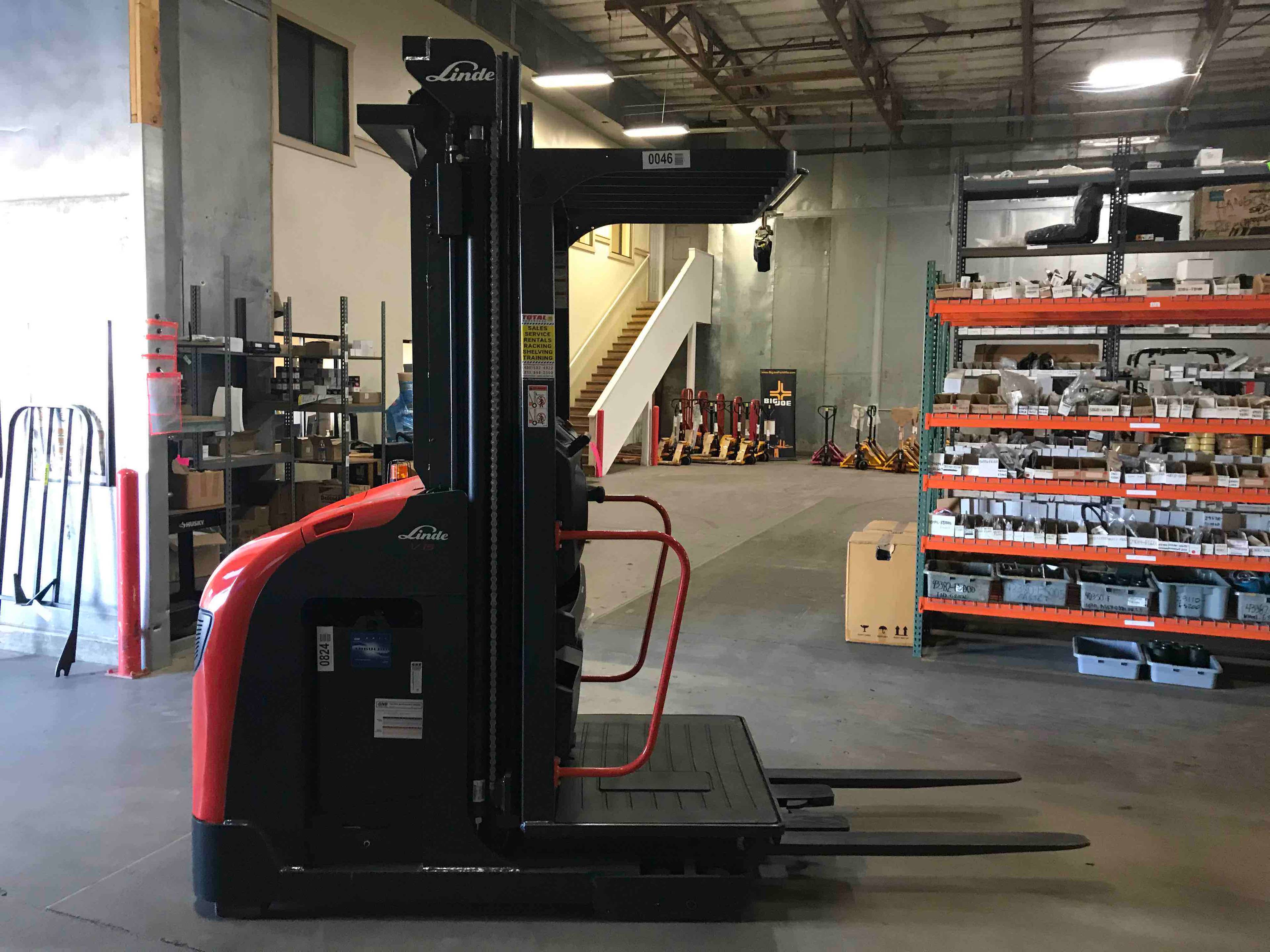 LINDE V15P_5215 Electric Order Picker forklift, 3000 capacity, 240 lift height. Serial C25215X00046, Year 2020.