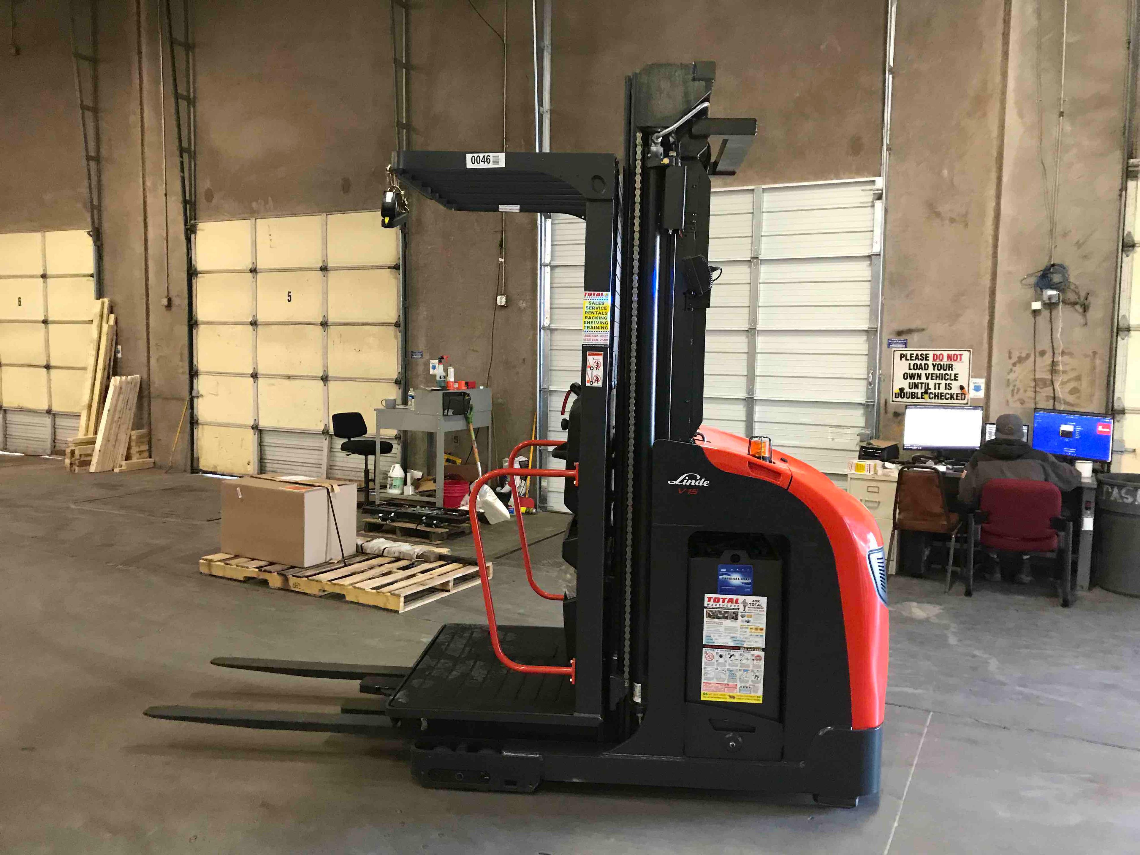 Main Image Used 2020 LINDE V15P_5215 Forklift – Electric Order Picker, 3000 lb Capacity, 107” Mast, 593 Hours – $22500.00 – Phoenix – View 3