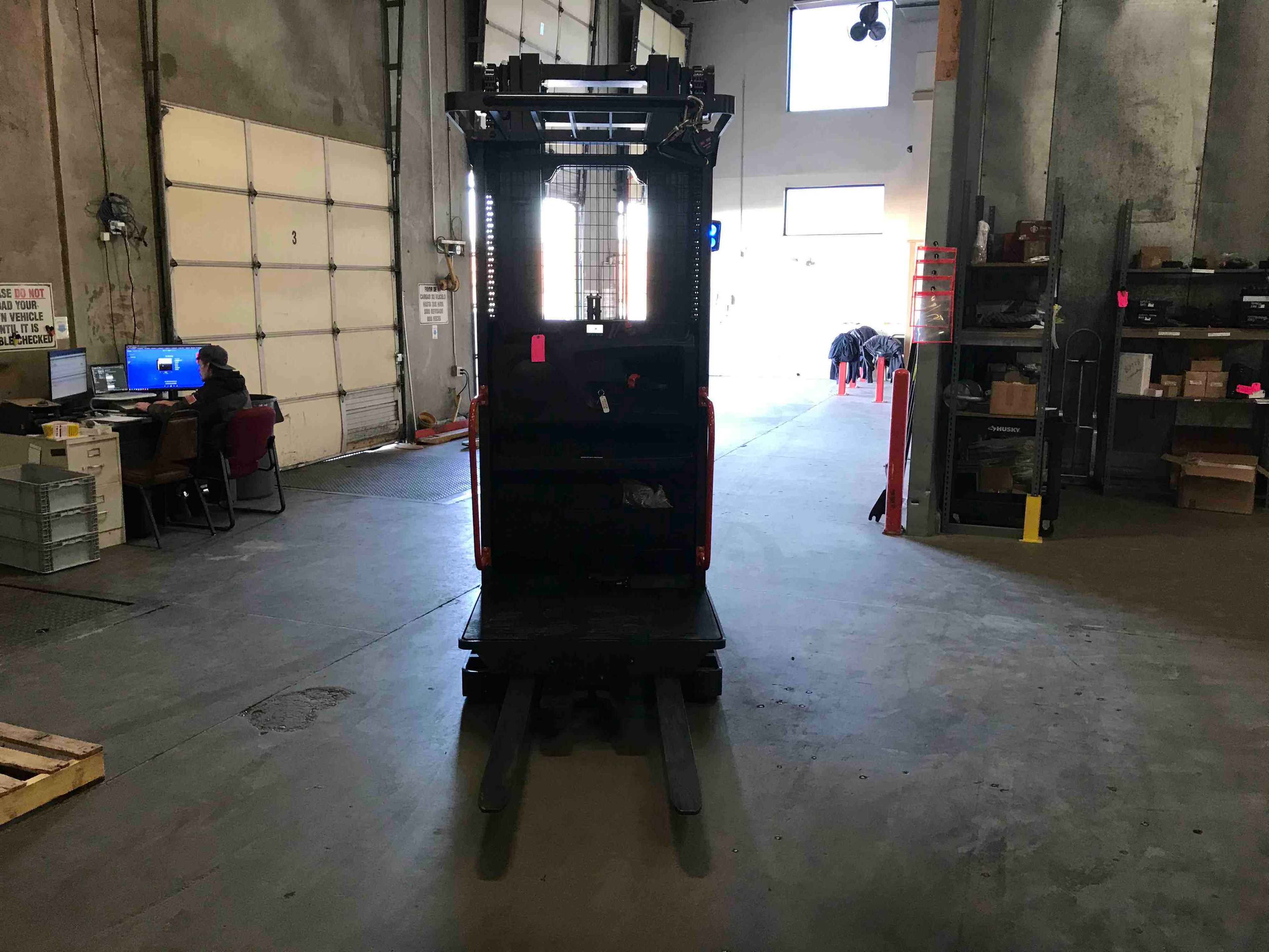 Main Image Used 2020 LINDE V15P_5215 Forklift – Electric Order Picker, 3000 lb Capacity, 107” Mast, 593 Hours – $22500.00 – Phoenix – View 4