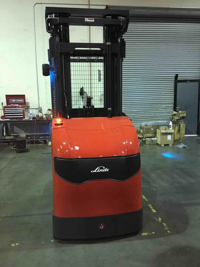 LINDE V15P_5215 Electric Order Picker forklift, 3000 capacity, 240 lift height. Serial C25215X00113, Year 2021.
