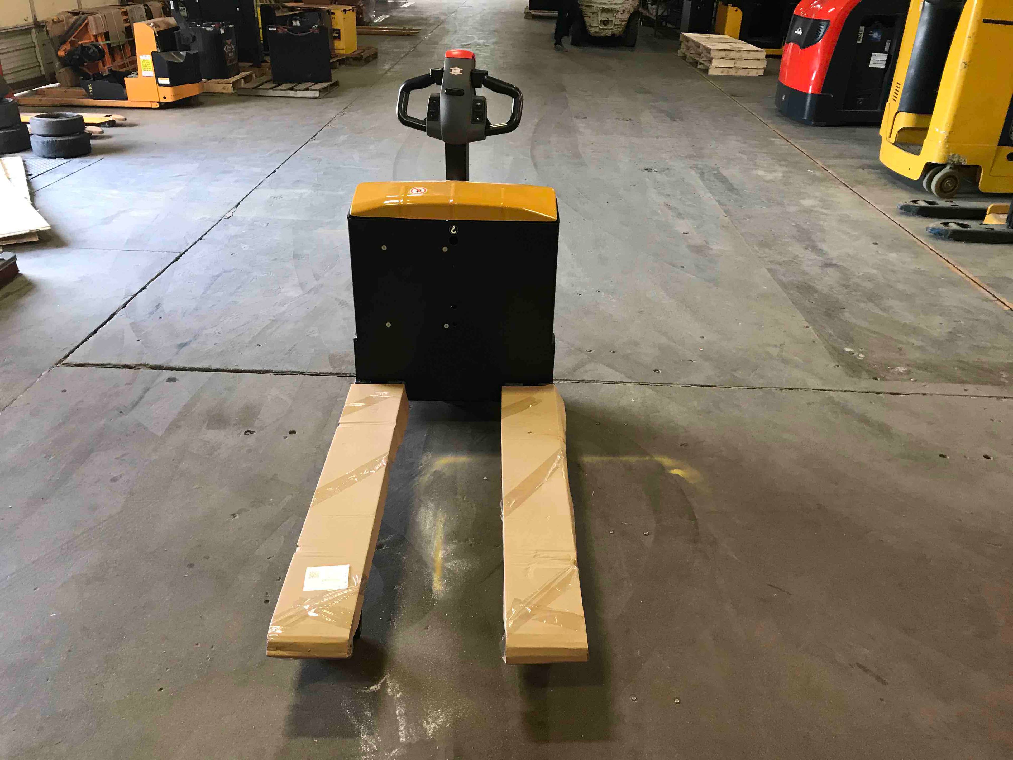 BIG JOE LPT-44 27X48 Electric Pallet Jack (Lithium) forklift, 4500 capacity, 7.75 lift height. Serial 3292101804, Year 2021-A.