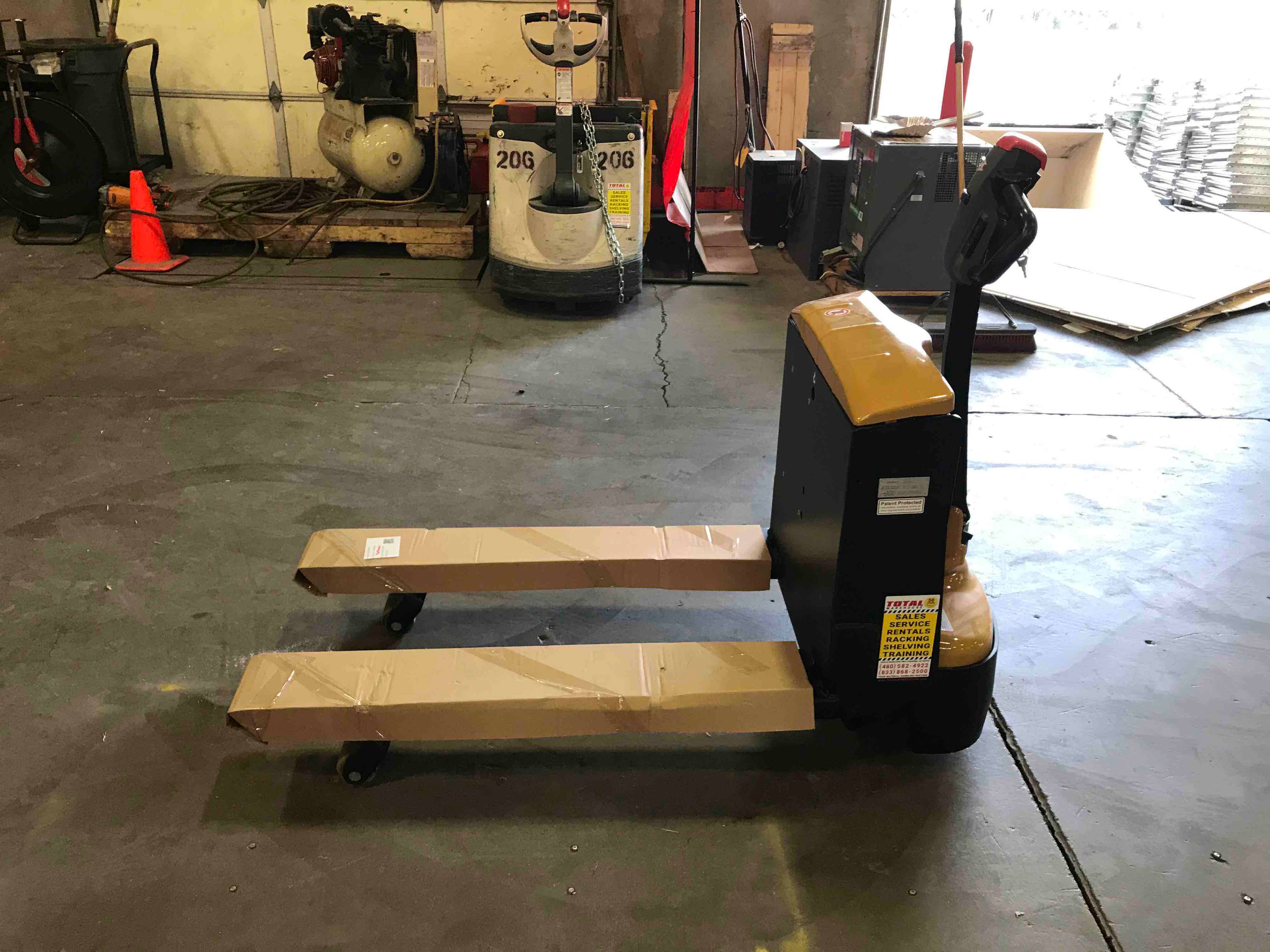BIG JOE LPT-44 27X48 Electric Pallet Jack (Lithium) forklift, 4500 capacity, 7.75 lift height. Serial 3292101804, Year 2021-A.