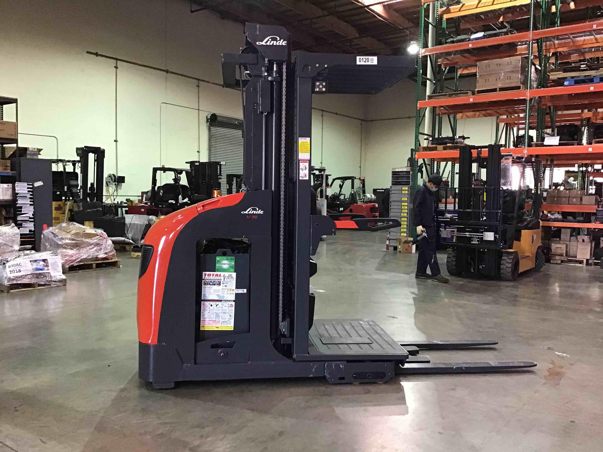 Main Image Linde V15P_5215 Electric Order Picker, photo 1 of 5
