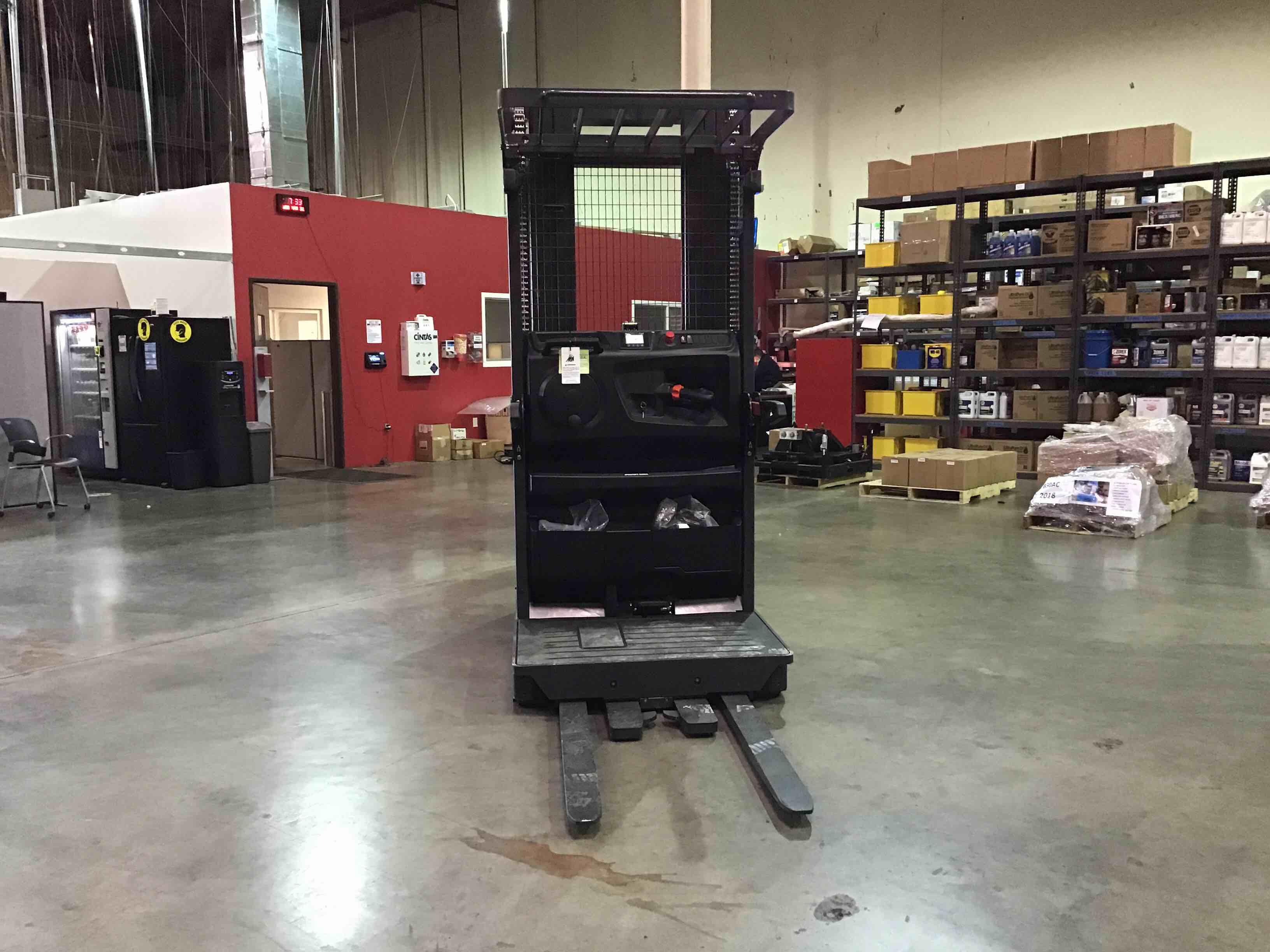 Main Image Used 2021 LINDE V15P_5215 Forklift – Electric Order Picker, 3000 lb Capacity, 97” Mast, 3682 Hours – $26500.00 – Las Vegas – View 3