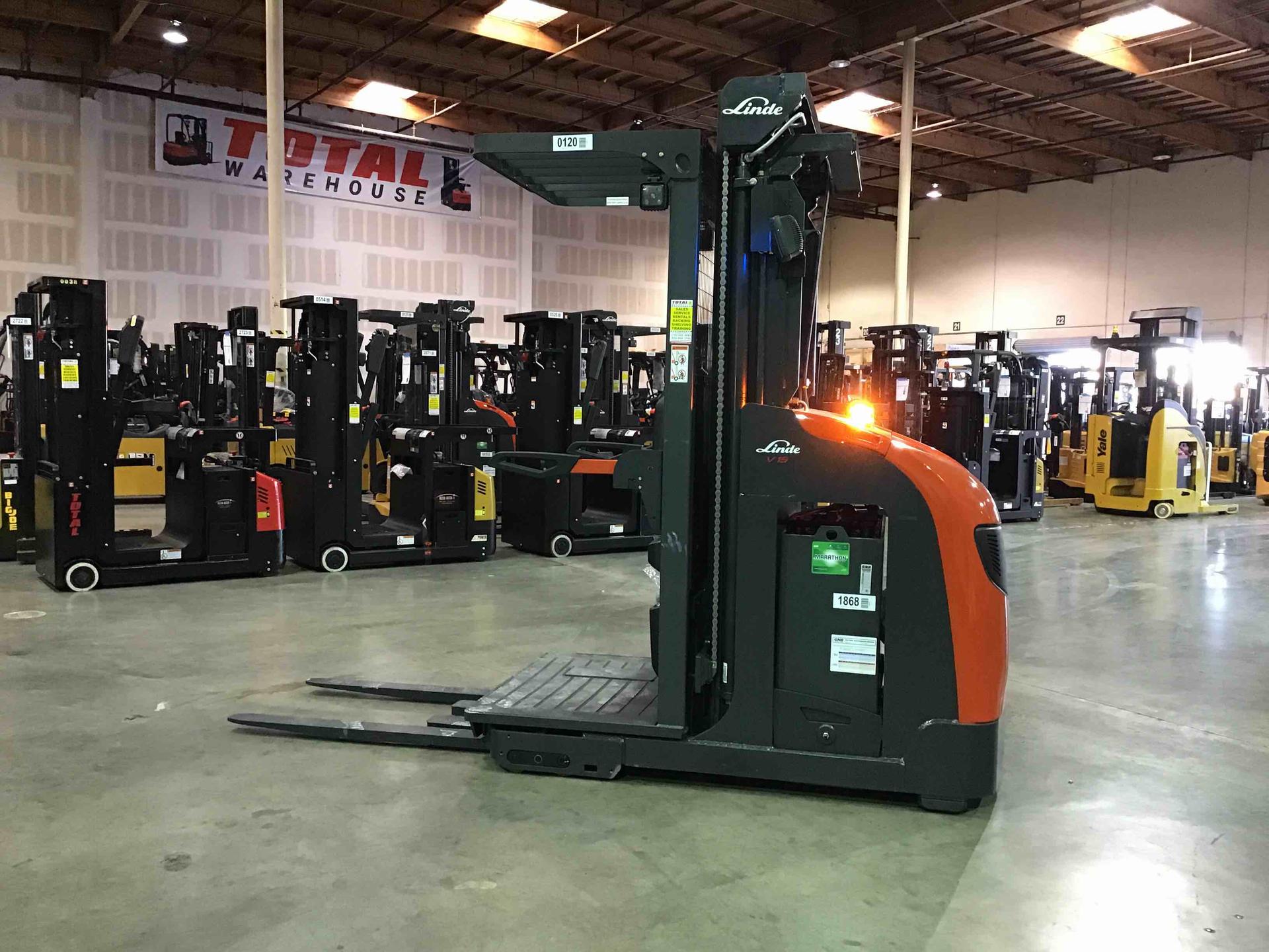 Main Image Linde V15P_5215 Electric Order Picker, photo 2 of 5