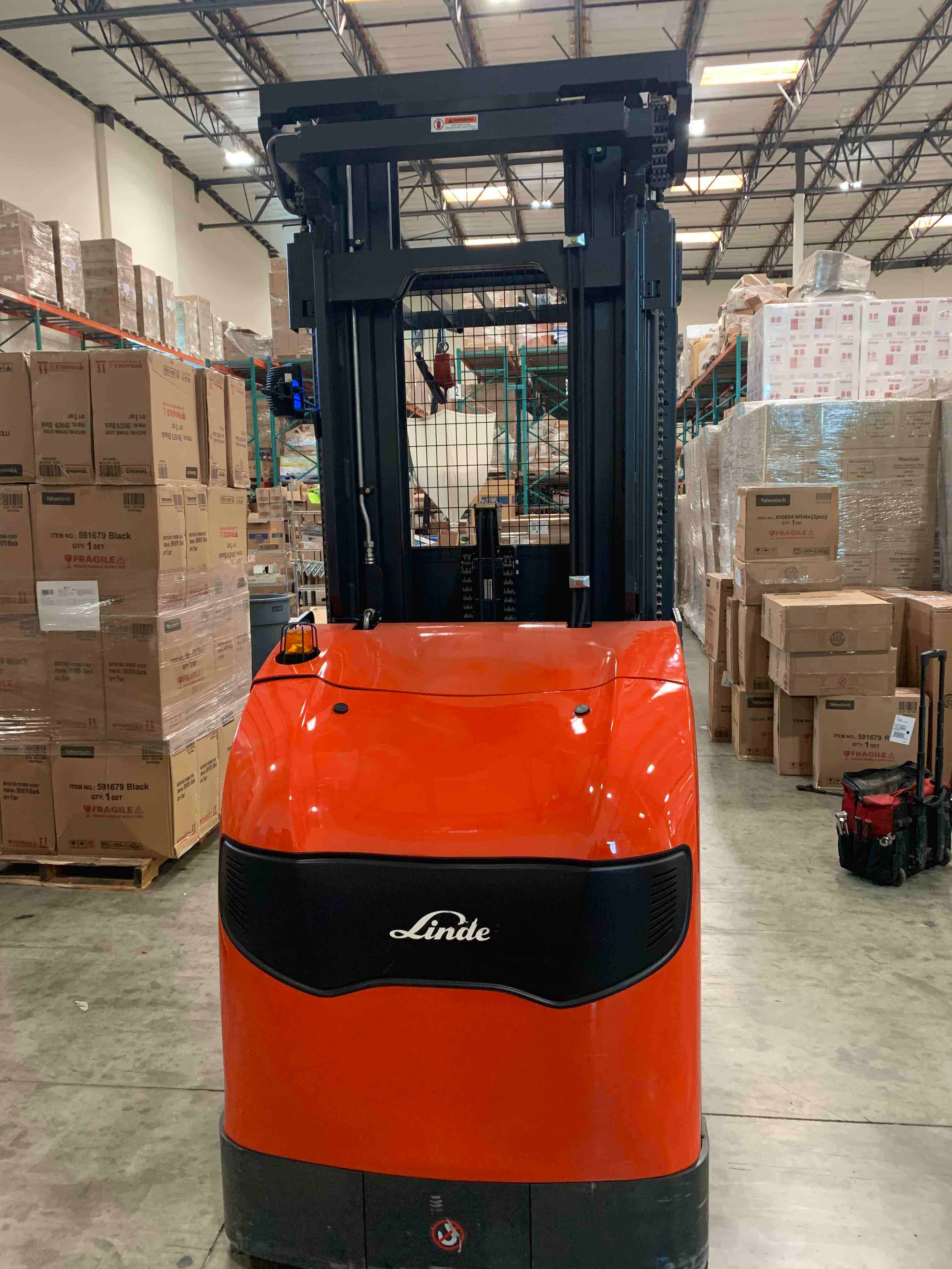LINDE V15P_5215 Electric Order Picker forklift, 3000 capacity, 240 lift height. Serial C25215X00113, Year 2021.