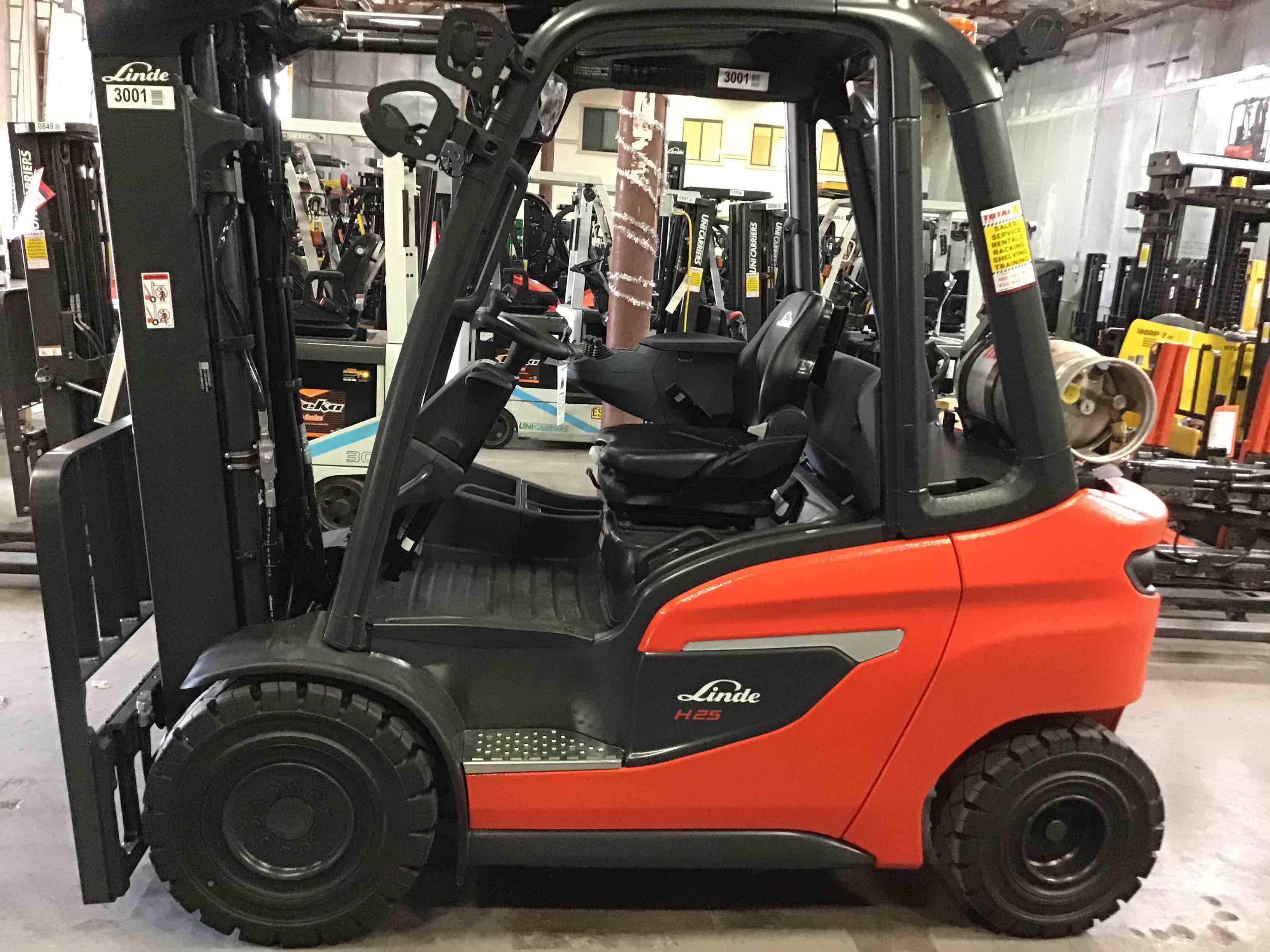 LINDE H25T-600_1202 LPG Pneumatic forklift, 5500 capacity, 196 lift height. Serial H21202X03001, Year 2021.