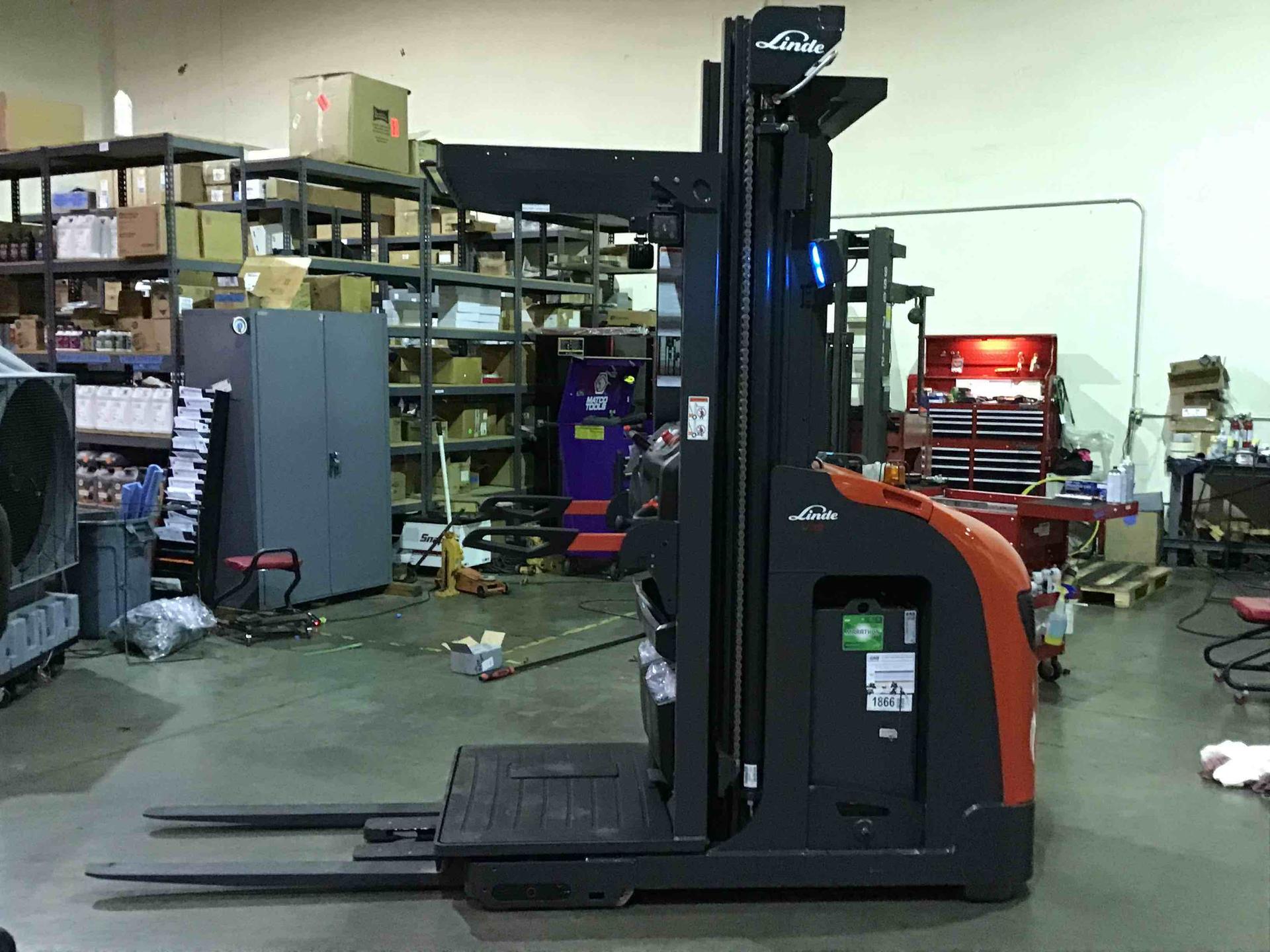 Main Image Linde V15P_5215-WG Electric Order Picker, photo 4 of 4