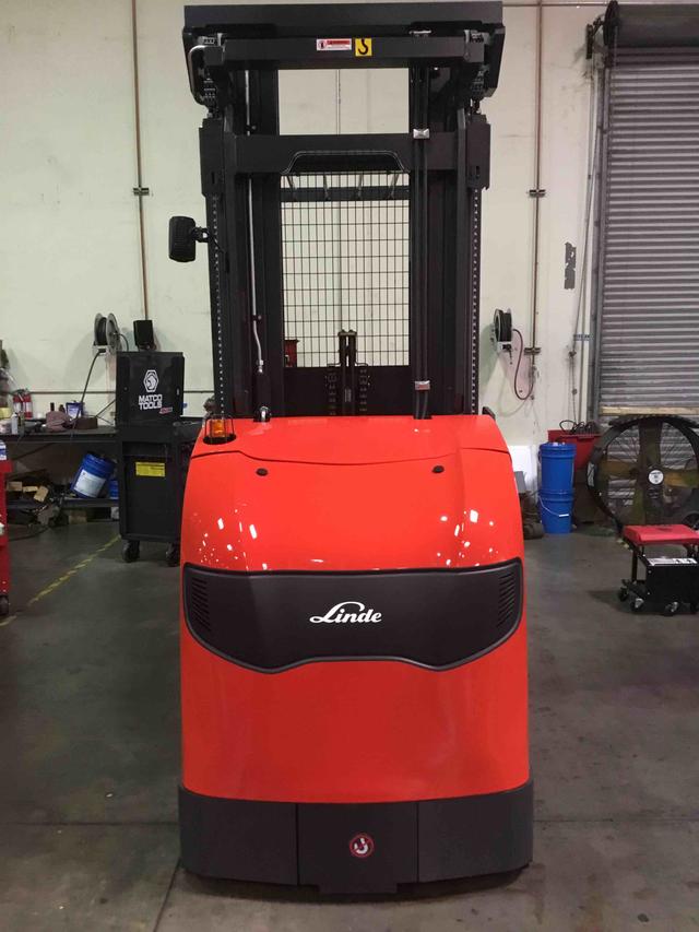 LINDE V15P_5215-WG Electric Order Picker forklift, 3000 capacity, 240 lift height. Serial C25215X00140, Year 2021.