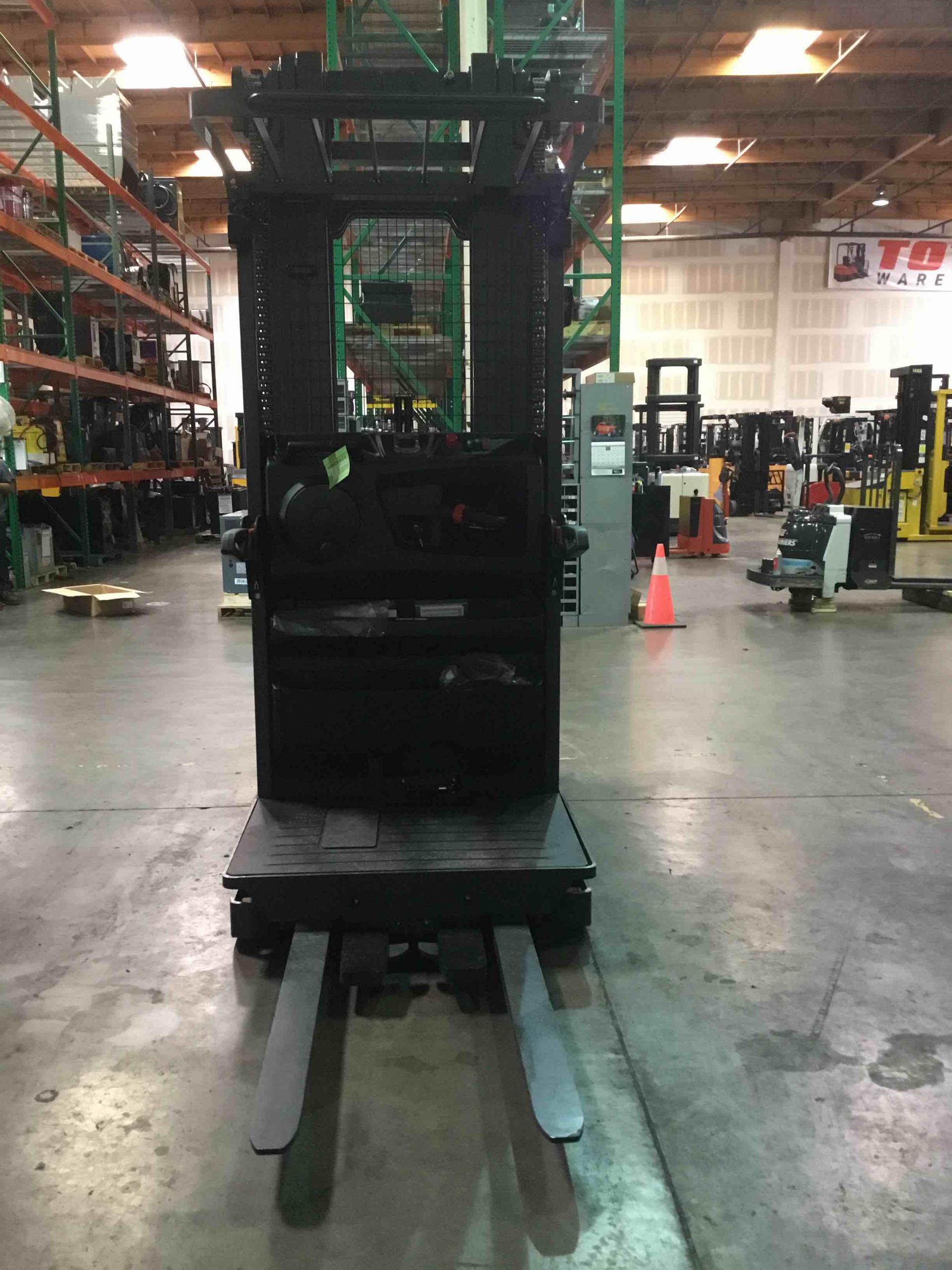 Main Image Linde V15P_5215-WG Electric Order Picker, photo 3 of 4