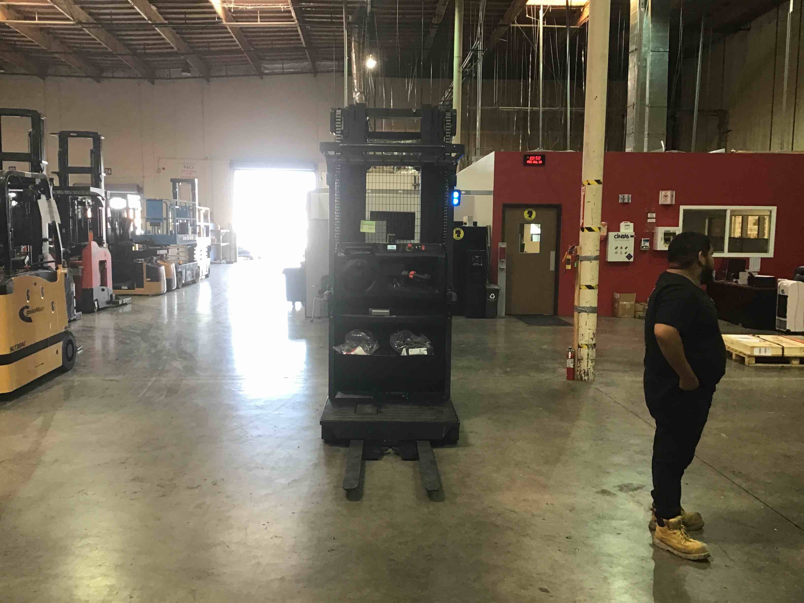 LINDE V15P_5215-WG Electric Order Picker forklift, 3000 capacity, 240 lift height. Serial C25215X00142, Year 2021.