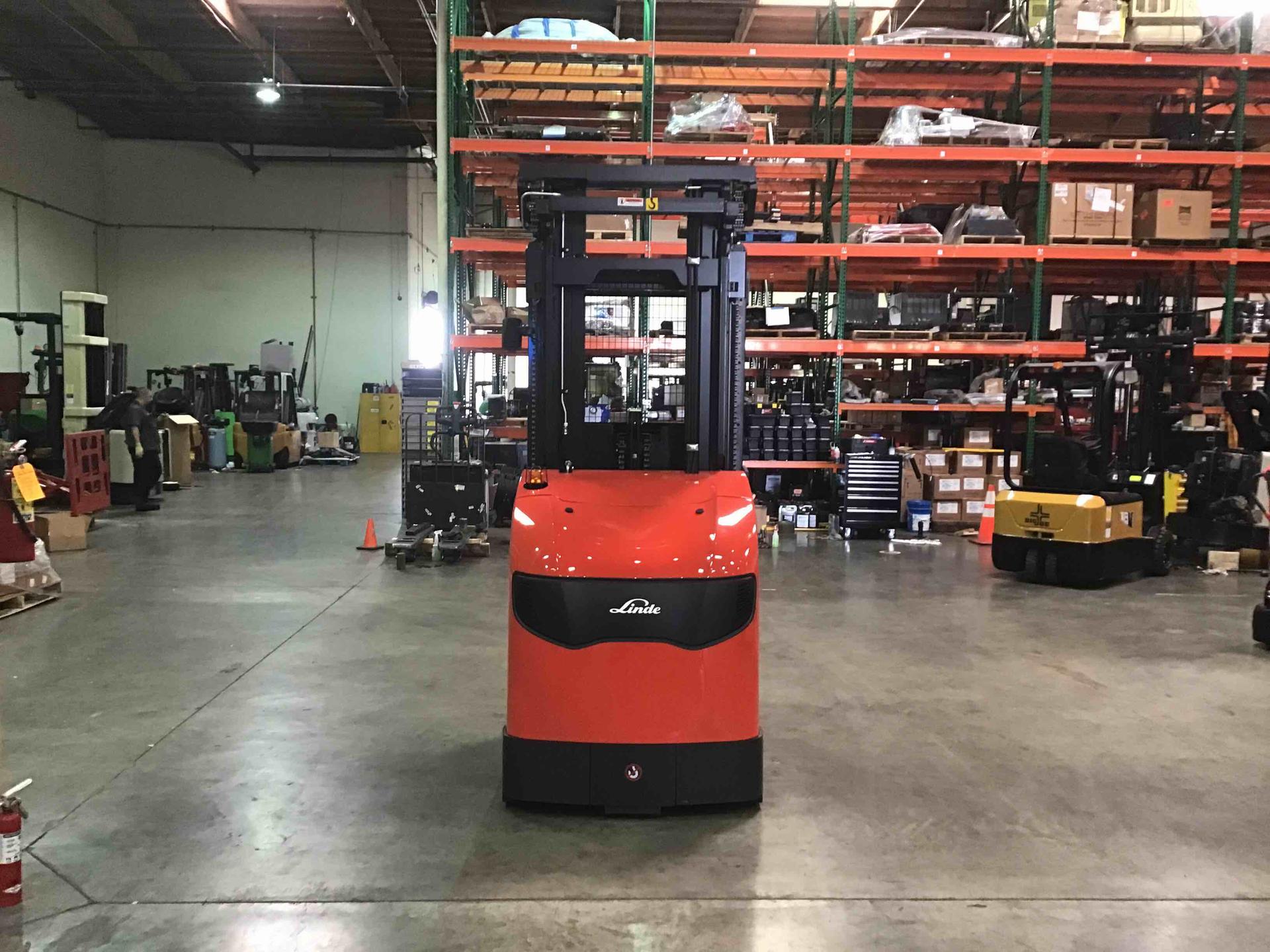 Main Image Linde V15P_5215-WG Electric Order Picker, photo 3 of 4