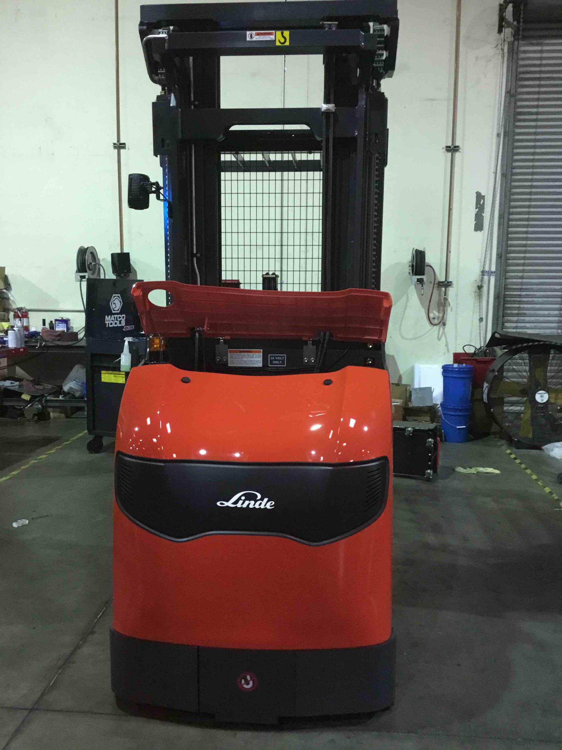 Main Image Linde V15P_5215 Electric Order Picker, photo 1 of 4