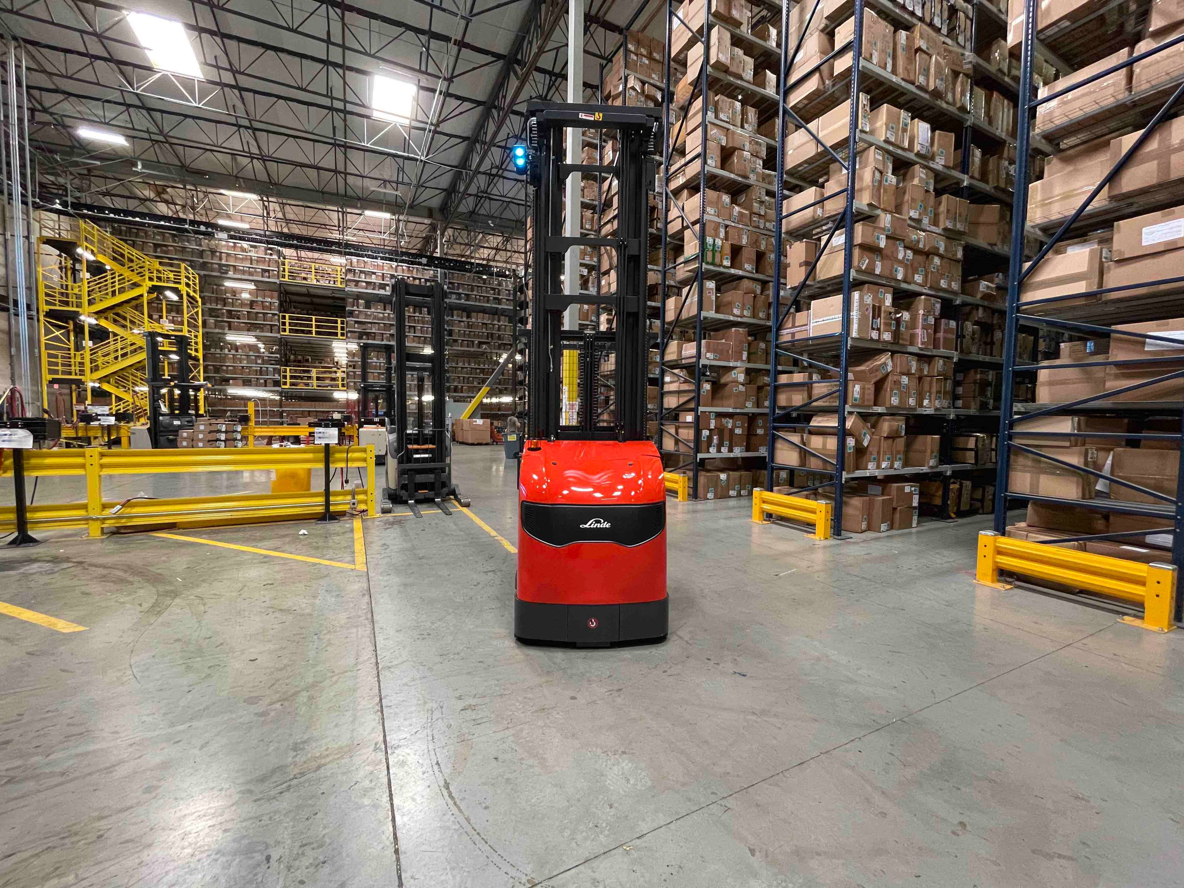 LINDE V15P_5215-WG Electric Order Picker forklift, 3000 capacity, 350 lift height. Serial C25215Y00161, Year 2021.
