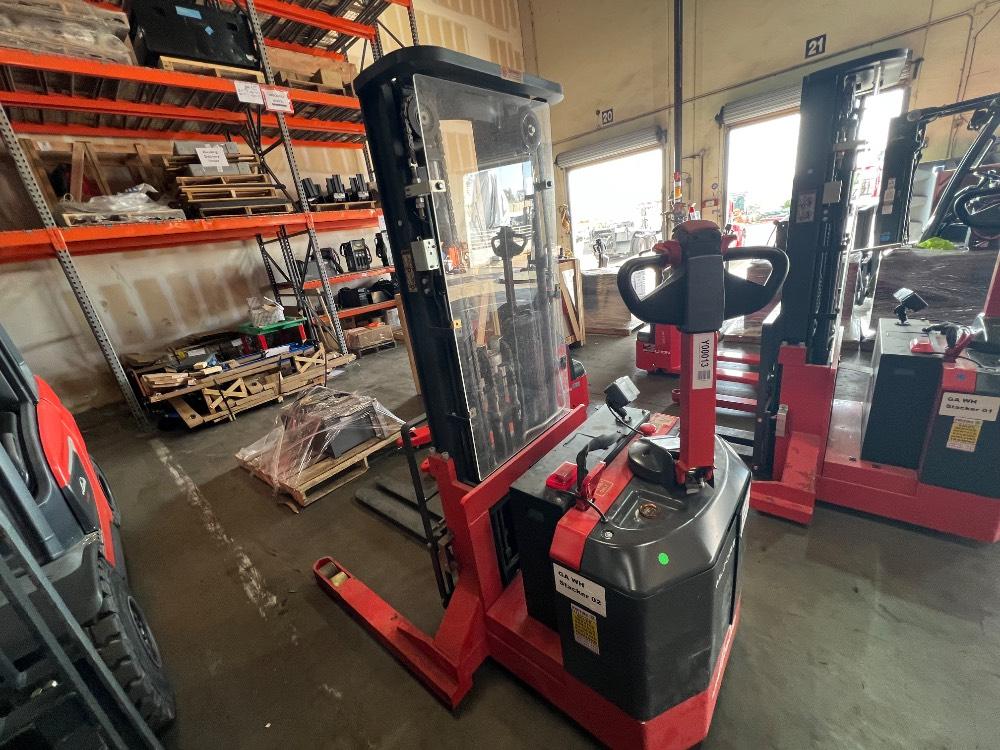 Main Image Linde ML20AS_8908 Walkie Straddle Stacker, photo 2 of 4
