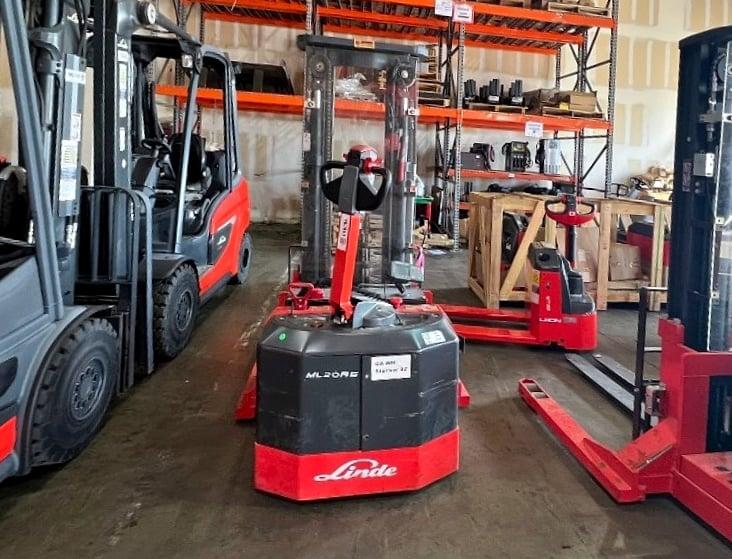 Main Image Linde ML20AS_8908 Walkie Straddle Stacker, photo 1 of 4