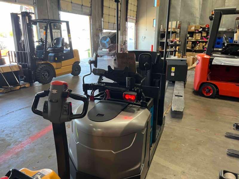 Main Image Linde ETR50_1103-02 Tugger, photo 1 of 5