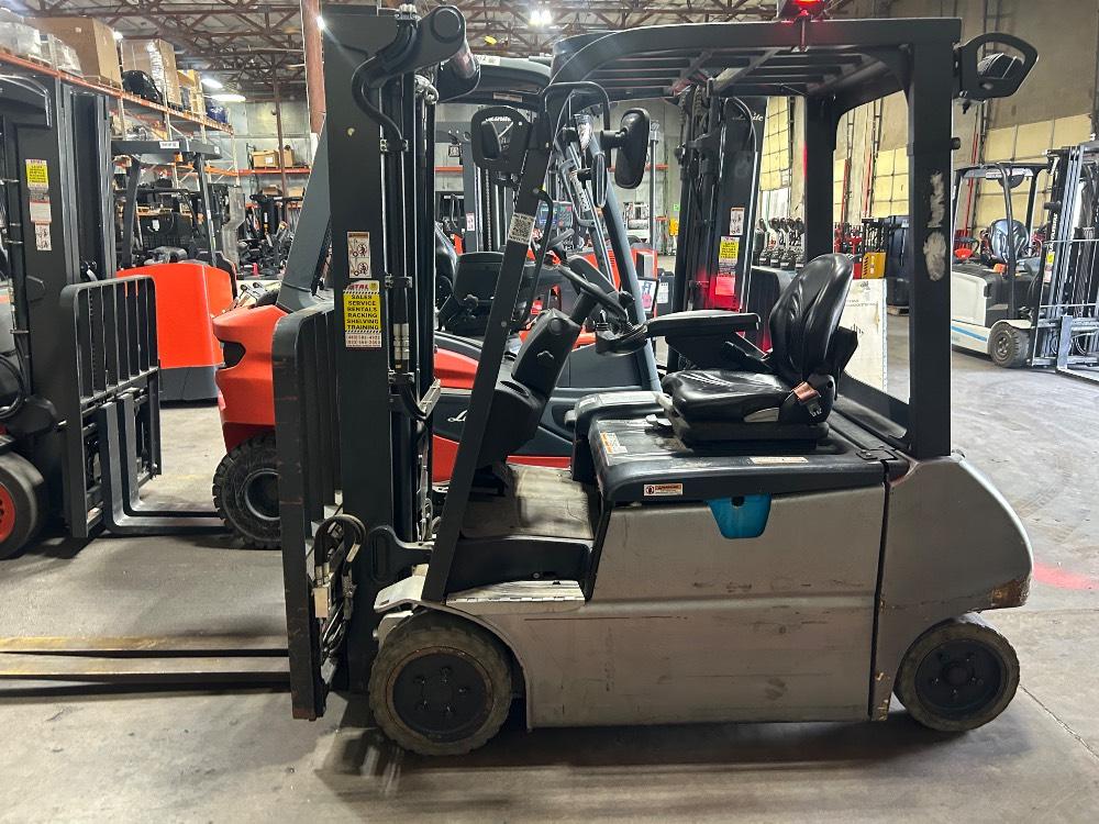 Main Image Linde E204WC_346-20 Electric Sit Down 4 Wheel, photo 1 of 4