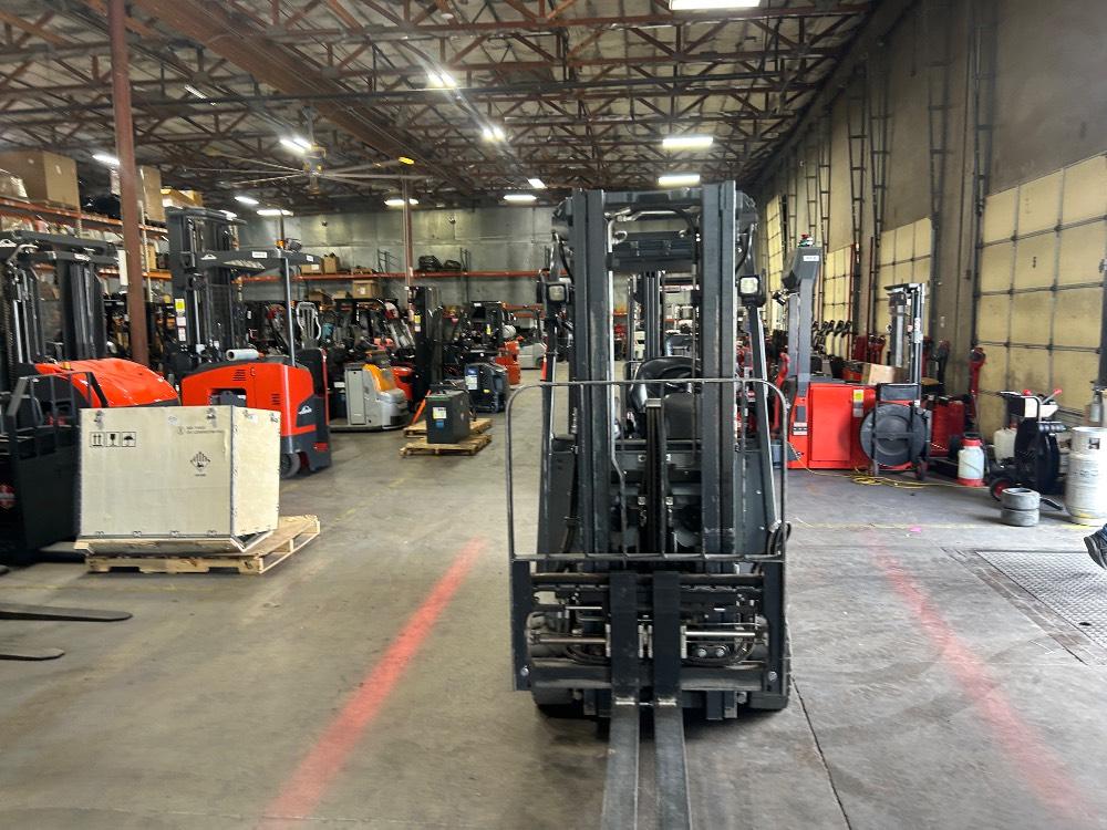 Main Image Linde E204WC_346-20 Electric Sit Down 4 Wheel, photo 3 of 5
