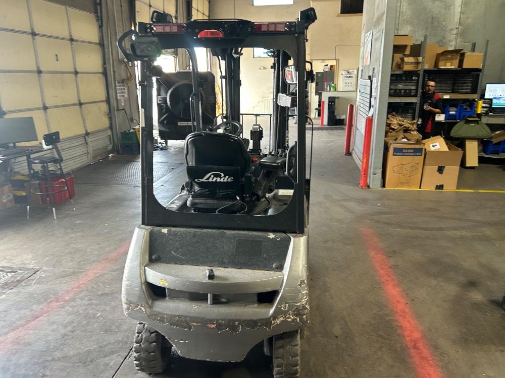 Main Image Linde E204WC_346-20 Electric Sit Down 4 Wheel, photo 4 of 5