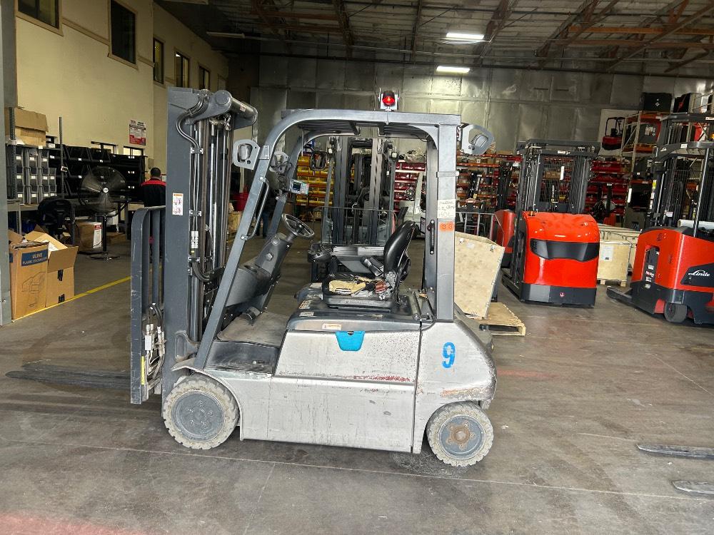 Main Image Linde E204WC_346-20 Electric Sit Down 4 Wheel, photo 1 of 5