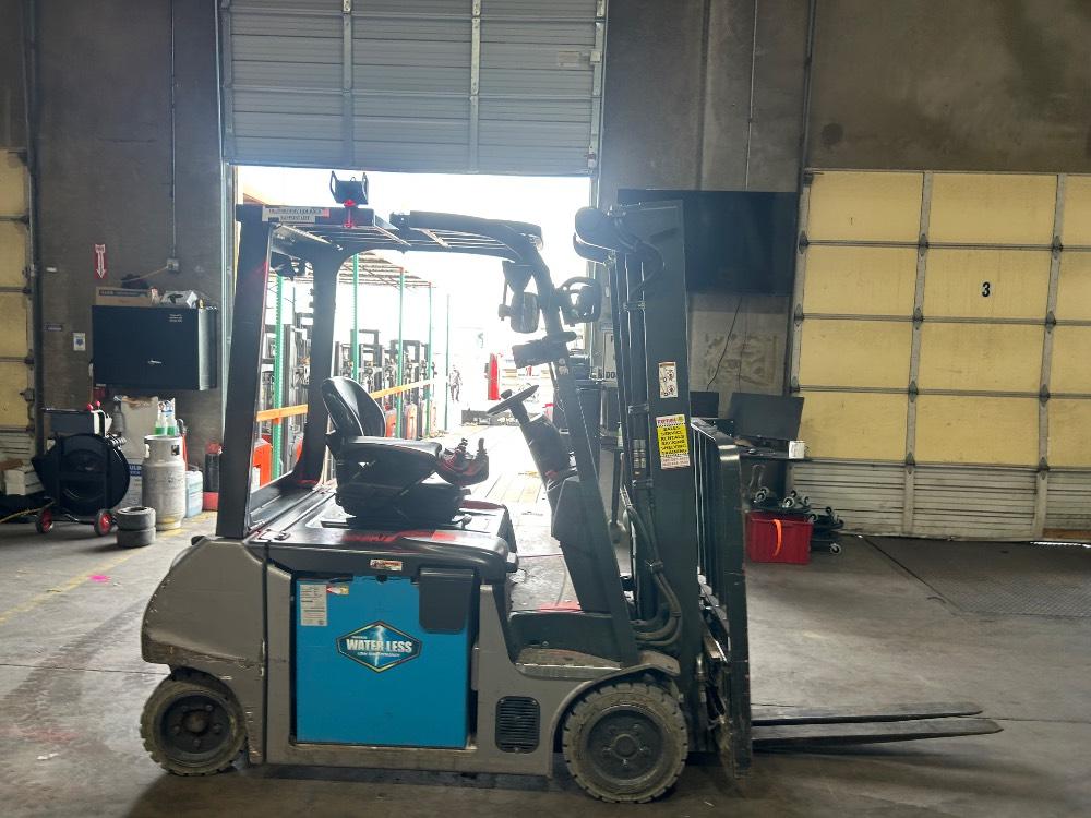 Main Image Linde E204WC_346-20 Electric Sit Down 4 Wheel, photo 4 of 5