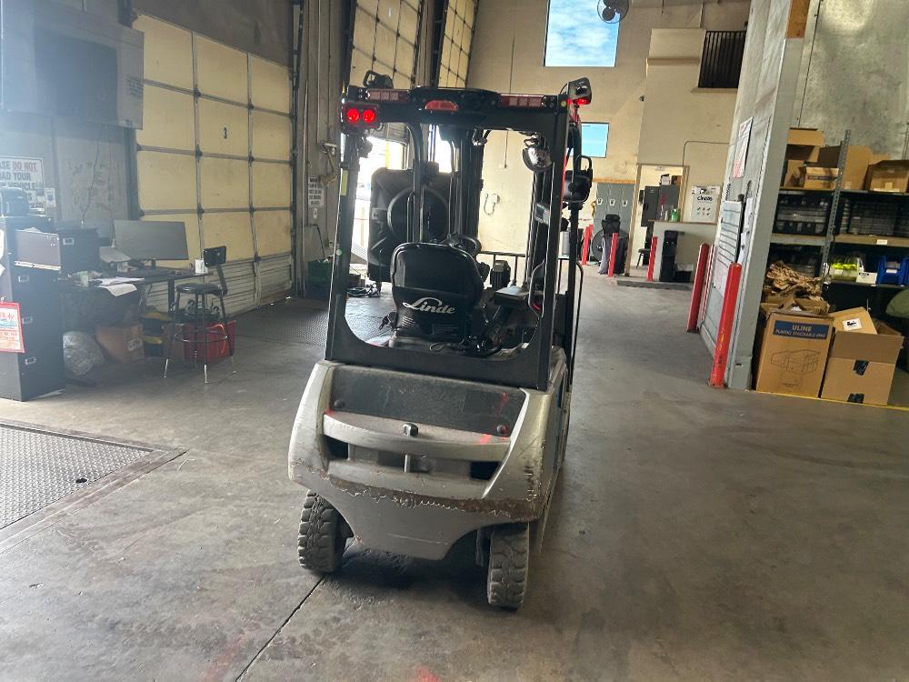 Main Image Linde E204WC_346-20 Electric Sit Down 4 Wheel, photo 2 of 5
