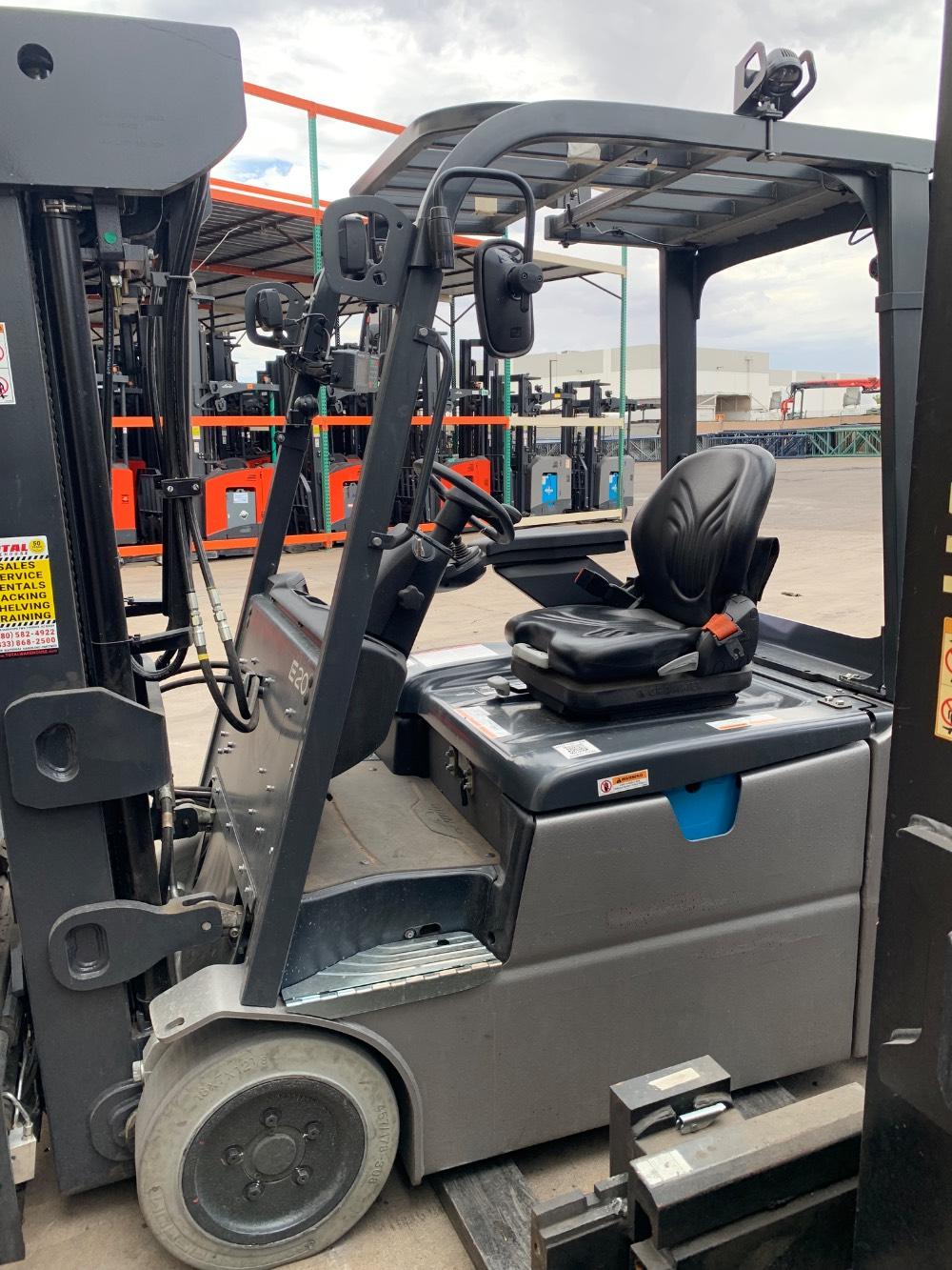 Main Image Linde E204WC_346-20 Electric Sit Down 4 Wheel, photo 2 of 5