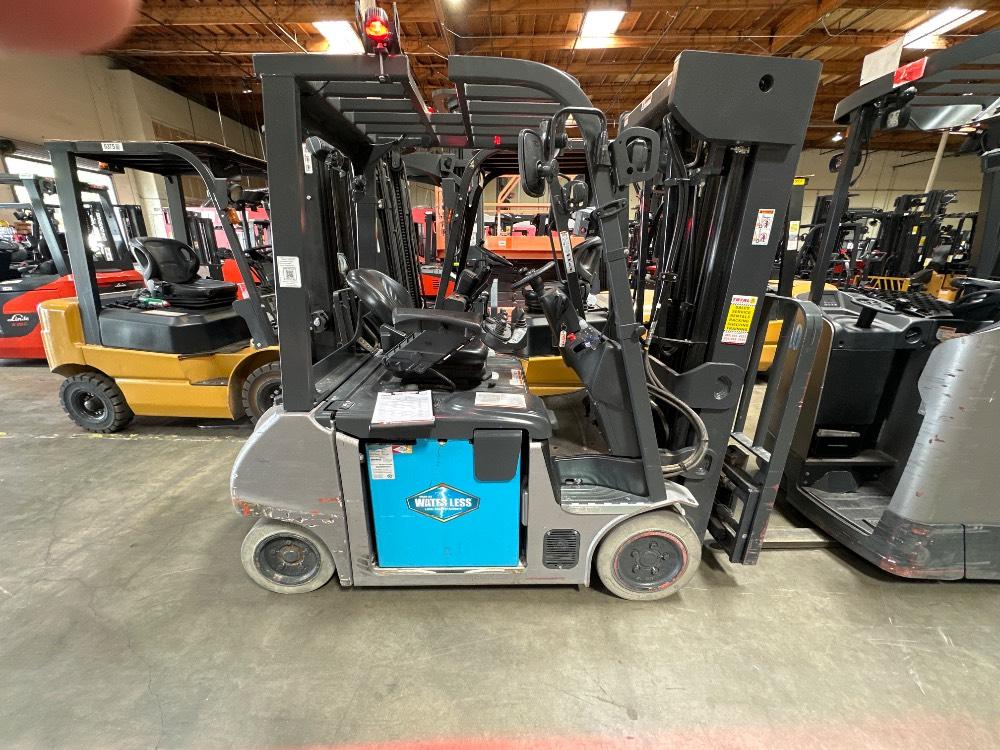 Main Image Linde E204WC_346-20 Electric Sit Down 4 Wheel, photo 2 of 4